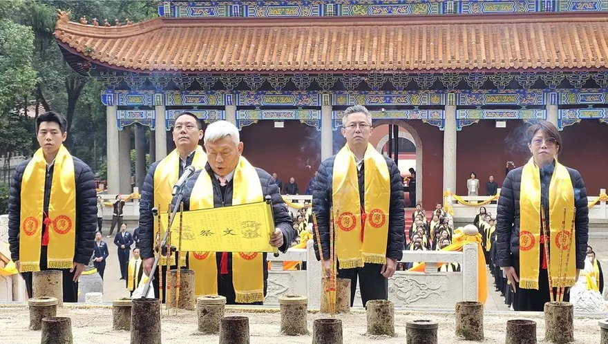 蔡衍明率旺旺集團高層致祭舜帝　捐贈「孝」字碑彰顯孝道