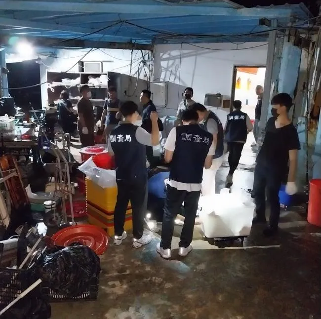 影/魚塭成製毒天堂！台南警重拳出擊逮4嫌　抄出2億毒品