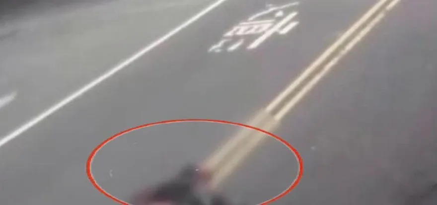 影/撞到鏡頭都在晃！新莊「高速撞擊身亡」慘劇、斷魂瞬間曝