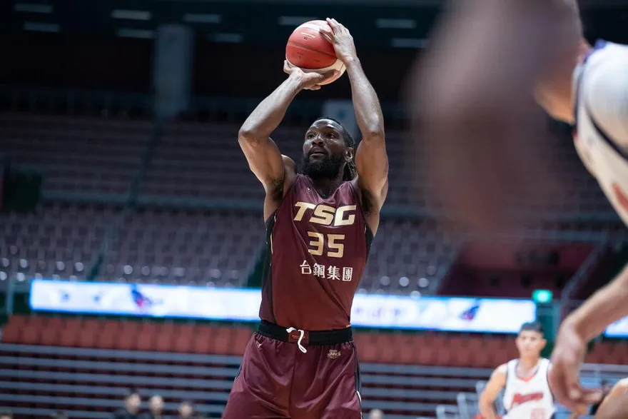 PLG/半獸人首秀12分12籃板作收　獵鷹不敵領航猿