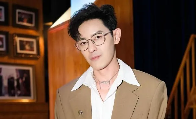 王子爆當小王！敖犬拍業配敏感台詞遭疑「消費團員」　怒發聲反擊