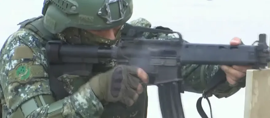 陸軍又爆醜聞！女中士缺錢跟下屬借貸　「浴室啪啪」換錢