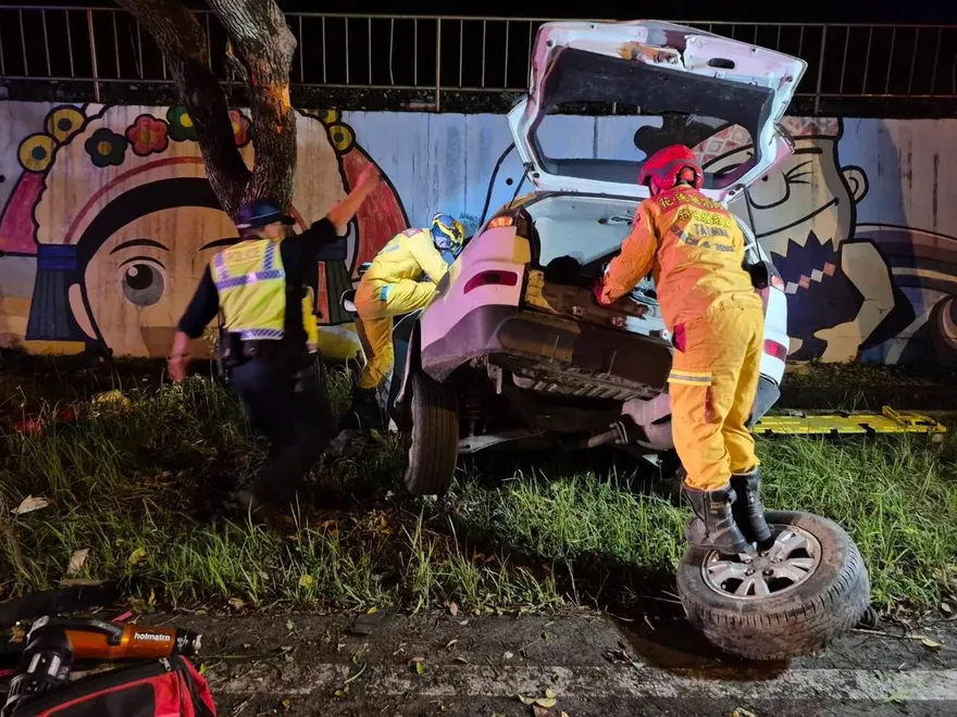 花蓮重大車禍！近距離直擊扭曲變形現場「6人緊急送醫」