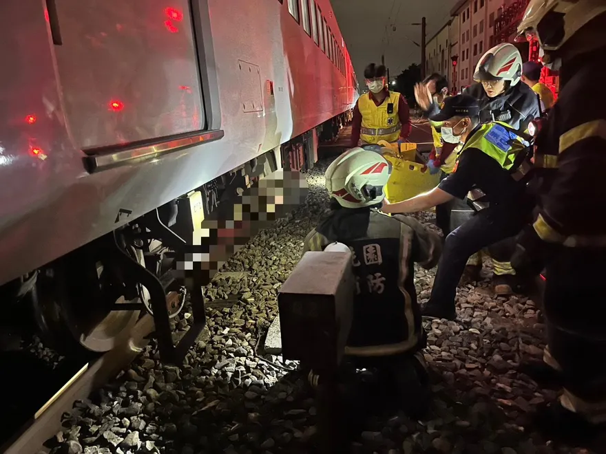 台鐵深夜傳死亡事故　民眾闖軌道遭撞慘死「肢體變形」