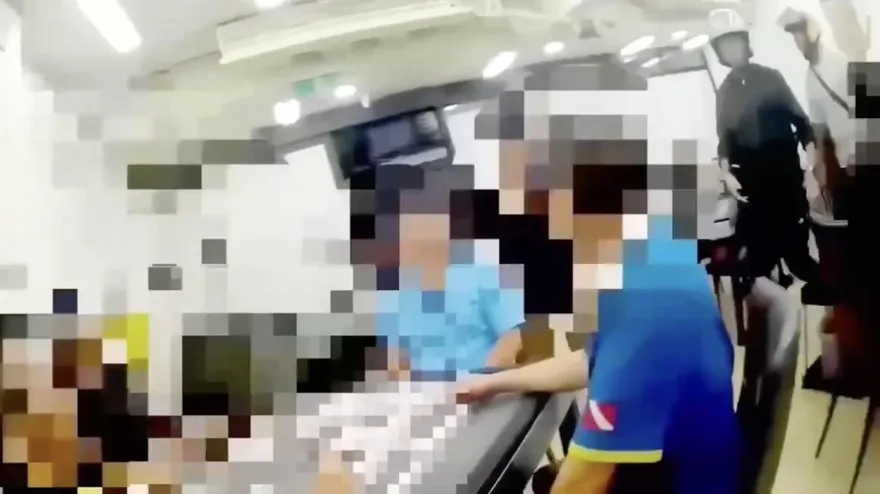 影/萬華棋牌社暗藏職業麻將賭場　警突襲逮21人