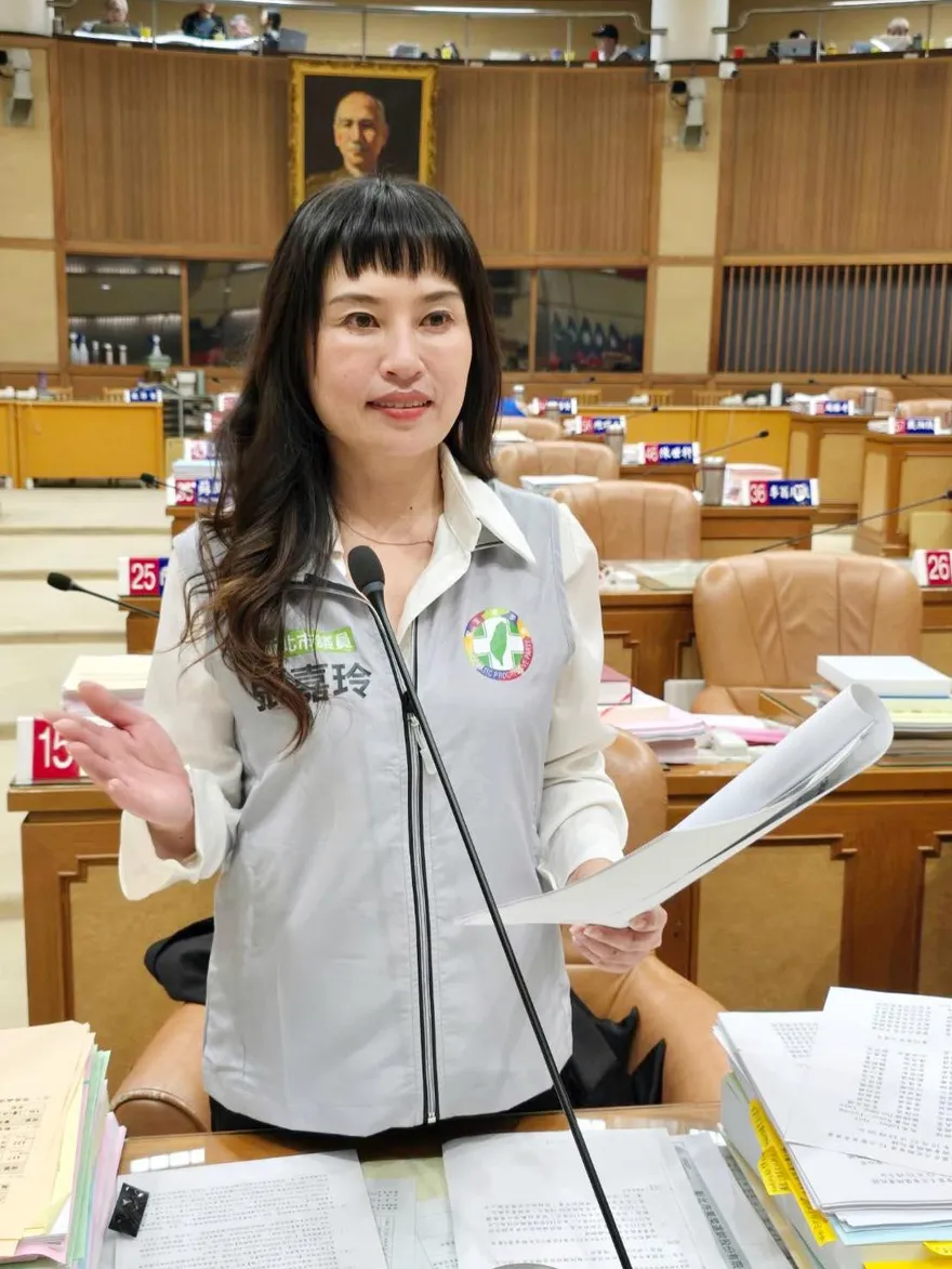 遭控喪禮侵門踏戶搶曝光　張嘉玲出面解釋慘遭網友打臉