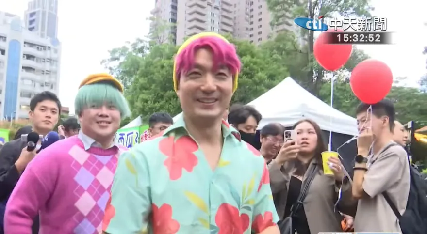 影/蔣萬安人氣爆棚！扮《獵魔女團》「Saja Boys」現身萬聖節嘉年華