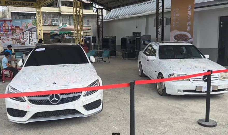 影/超貴畫布！屏東潮州車展供賓士車塗鴉　現場童：很棒！