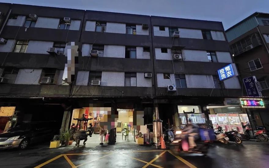 新北男要錢遭拒4樓墜落　撞擊雨遮落地緊急送醫