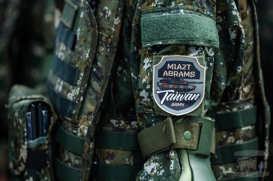 M1A2T戰車成軍臂章變台灣陸軍？　張競批：馬屁震天響