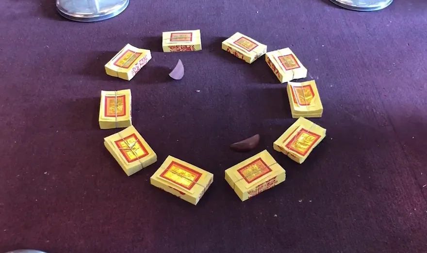 影/神蹟？台南3兄弟廟「同時擲出立筊」　廟方：好徵兆