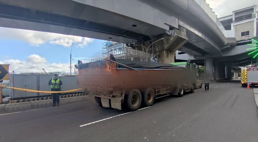 新北鶯歌驚傳死亡車禍　行人遭曳引車輾過當場死亡