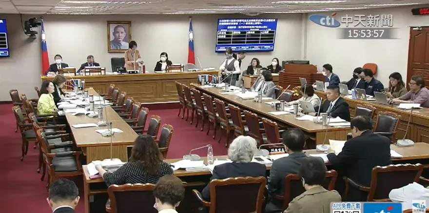 停砍年金修法藍白力推綠反對　激辯6小時無共識送朝野協商