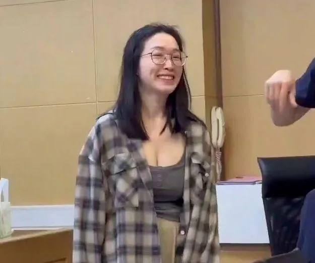 影/不只私照連私生活也曝光！太子集團豪乳助理被爆已當媽