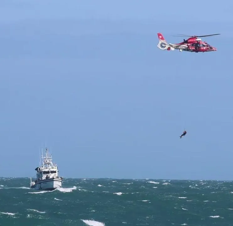 台北港捕蟹船翻覆釀3死　尋獲船長遺體、2漁工仍失聯