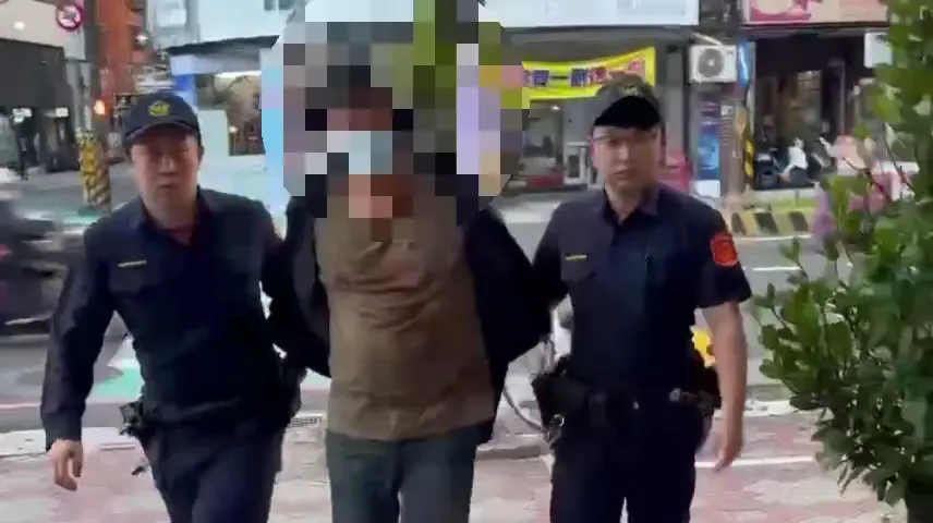 目睹夫「砍死大姑」！　妻受傷坐地抱頭嚎哭：我該怎麼辦？