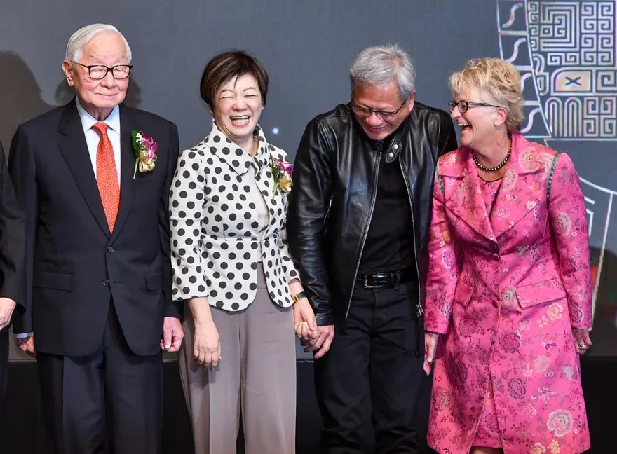 黃仁勳來了！明將同框台積電創辦人張忠謀