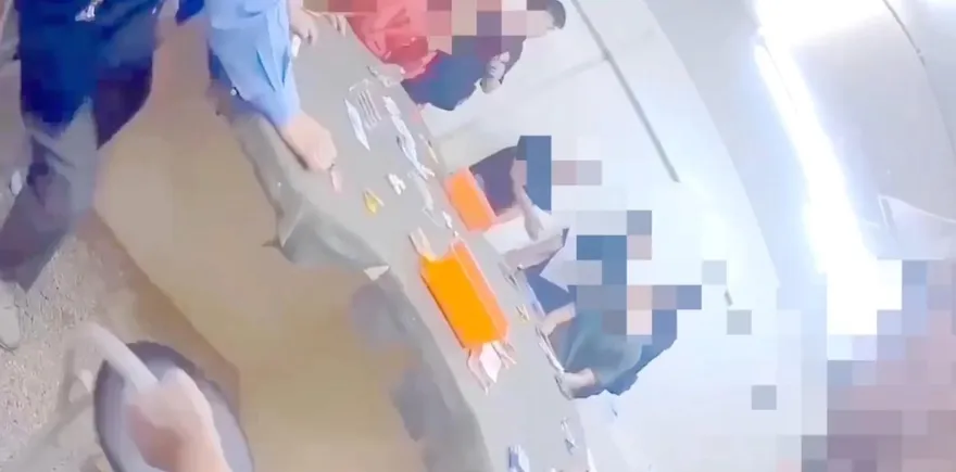 影/白天洗車晚上地下室變賭場！　萬華警一網打盡17人