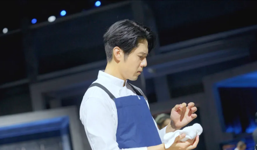 胡宇威《星廚》切菜分神「當場濺血」　 陳庭妮反應曝光