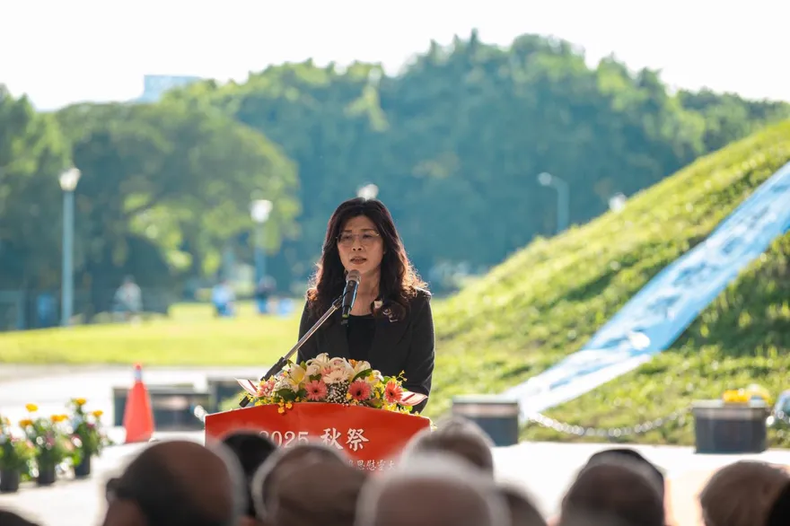 鄭麗文赴白色恐怖政治受難者秋祭　5.9萬人網路投票「90%挺直球對決」