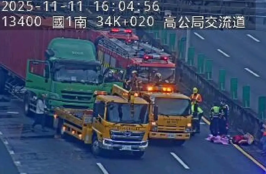 影/駕駛疑疾病發作！國1五股段2大車追撞　回堵8公里紫爆