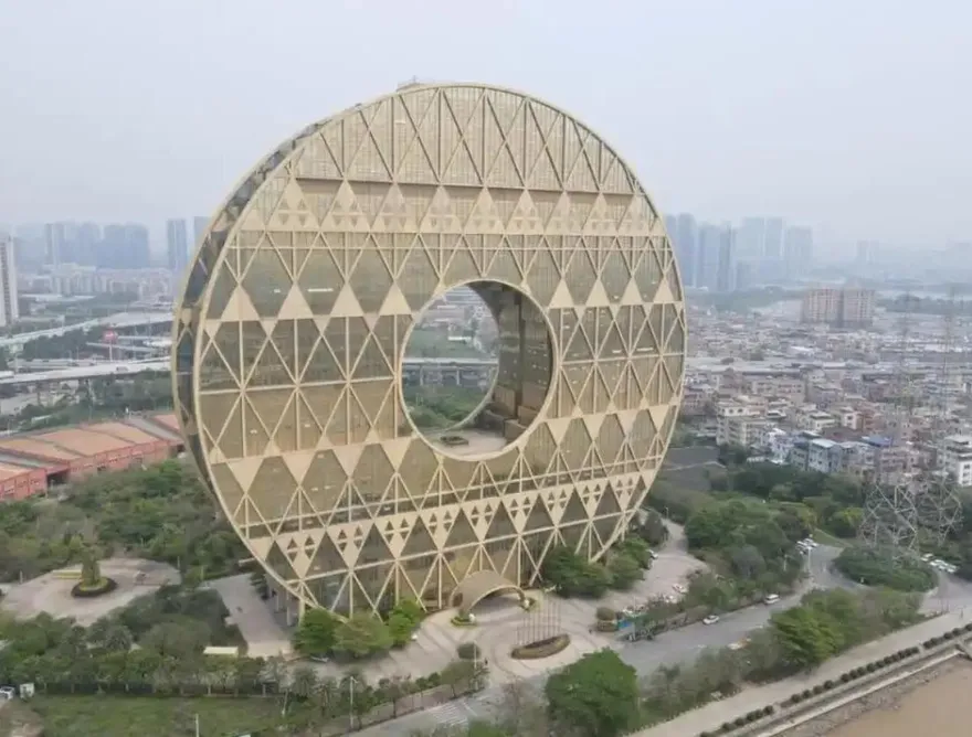 「最醜建築」沒人要？廣州地標「銅錢大廈」掛拍15天無人報名