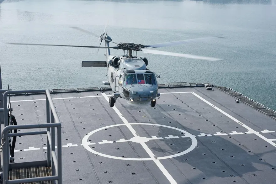 海軍反潛直升機飛官傳飛安爭議　艦指部證實調查、議處