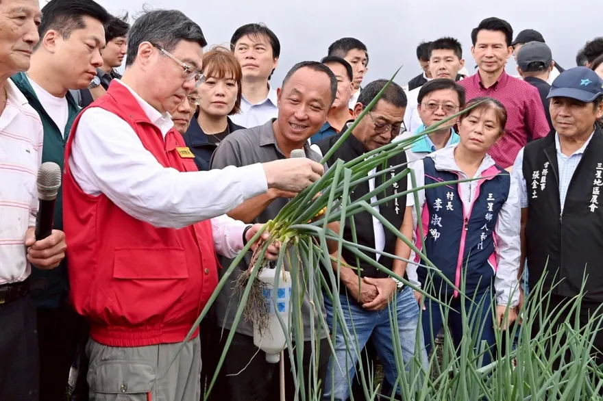 鳳凰颱風釀宜蘭大淹水！行政院長卓榮泰視察三星蔥災損