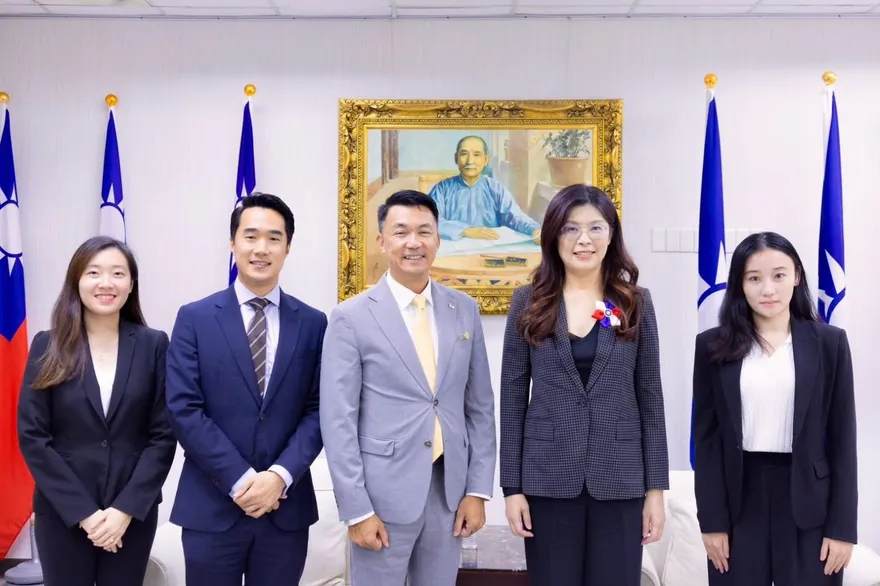 鄭麗文會見星駐台代表　受邀訪問新加坡深化交流合作