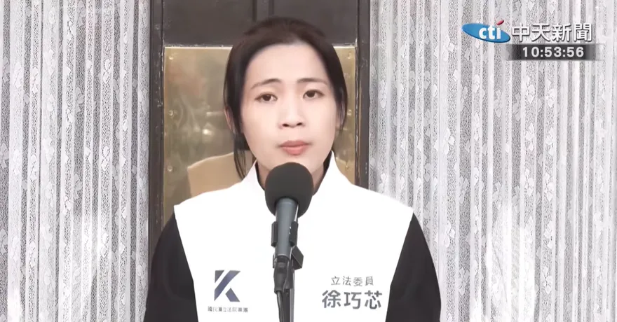 徐巧芯罵沈伯洋！本尊旁聽被抓包影片曝　她笑噴喊：選台北市長加油喔