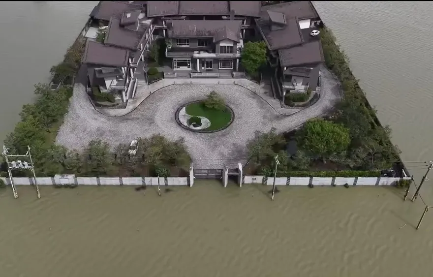 宜蘭冬山嚴重淹水　泉月樓行館靠「防水閘門」成世外桃源