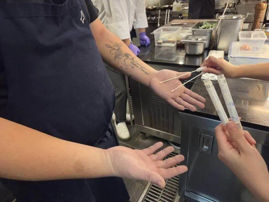 老烤箱餐酒爆食物中毒！多人發燒、吐瀉　業者停業發聲明