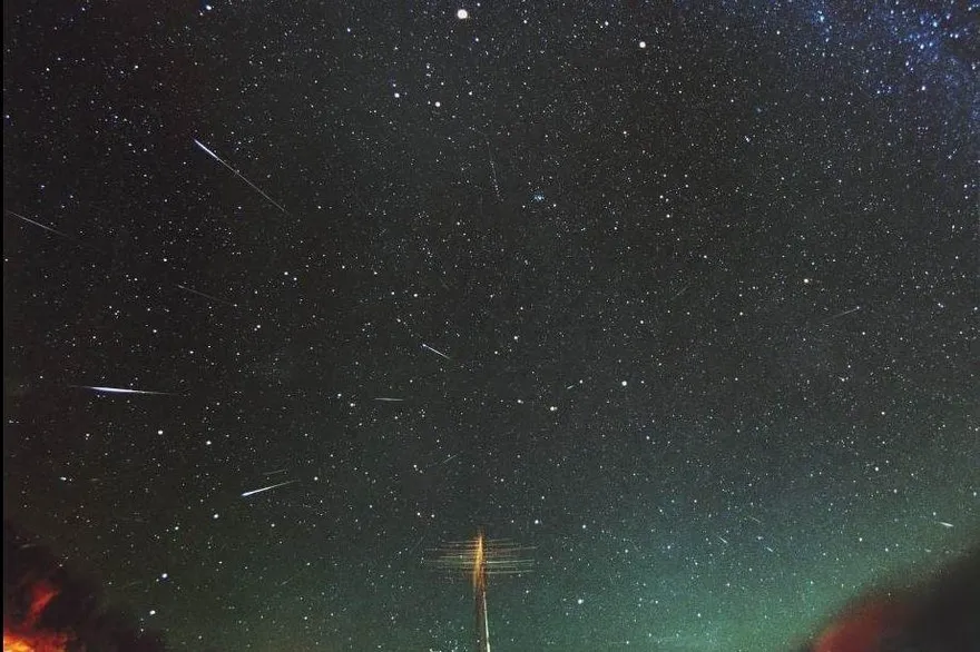 浪漫情侶必看！獅子座流星雨每小時15顆　11/17觀賞好時機