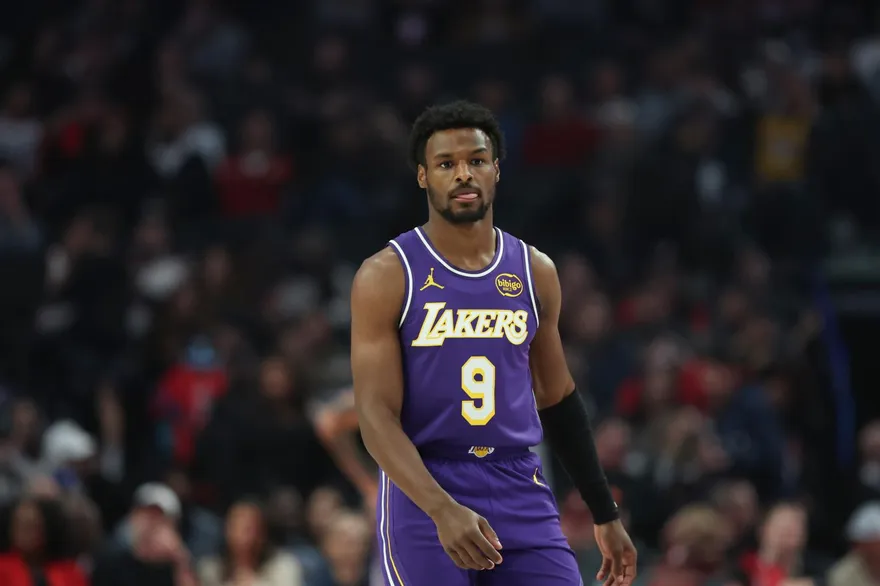 NBA/詹皇被下放　布朗尼本季首先發0分照樣大勝　里夫斯：太酷了