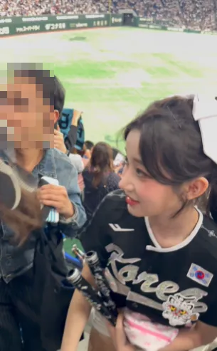 李珠珢疑遭緊貼伸鹹豬手！畫面曝光粉絲氣炸：超噁心