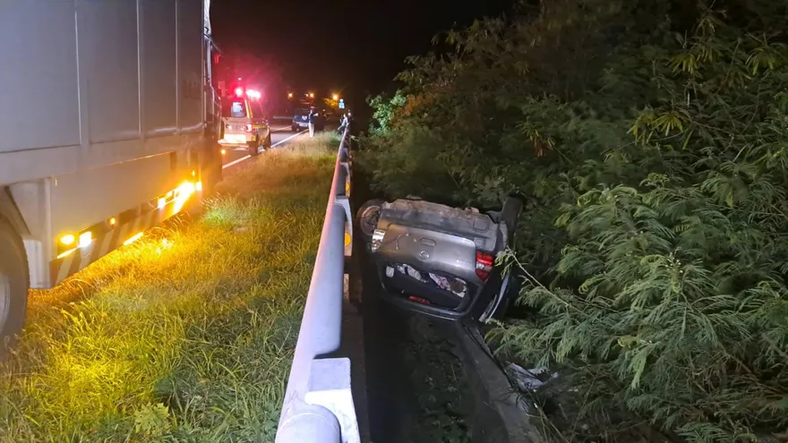 影/台11線小客車翻覆「無煞車痕跡」　駕駛神秘消失