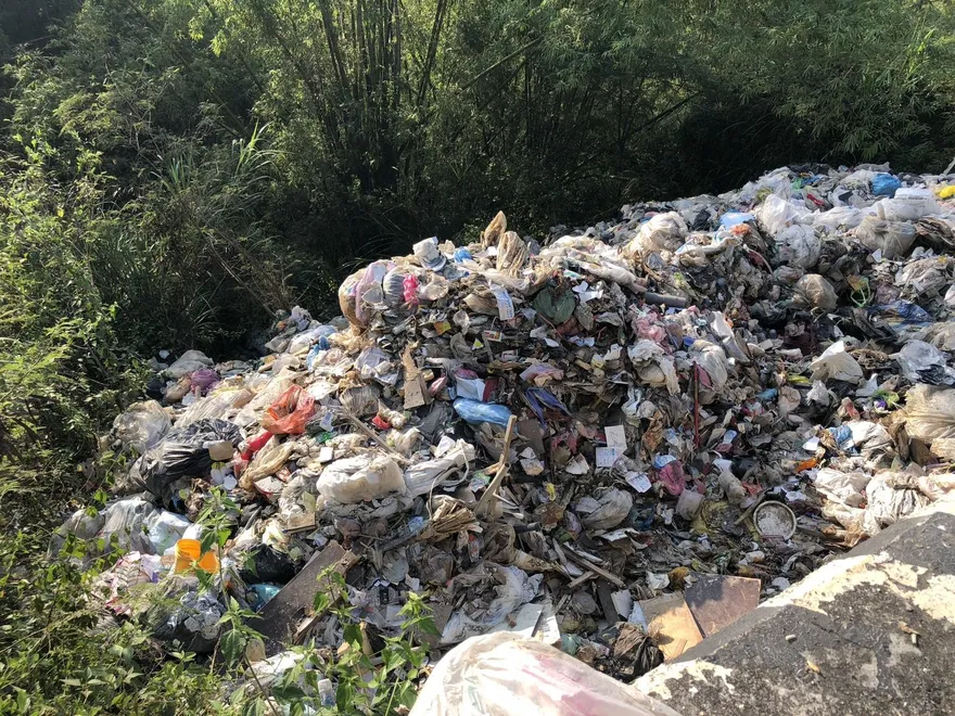 影/高雄月世界垃圾山　「破袋檢查溯源」竟來自台南善化