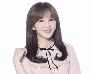 中天2026年主播桌曆來了！馬千惠變身亮麗甜姐兒