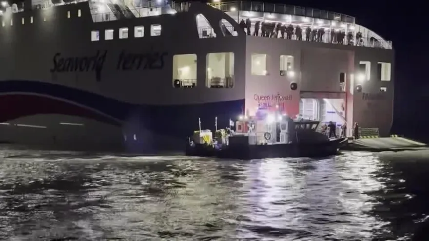 疑分心滑手機導致客輪觸礁　韓國海岸警衛隊逮捕大副及舵手