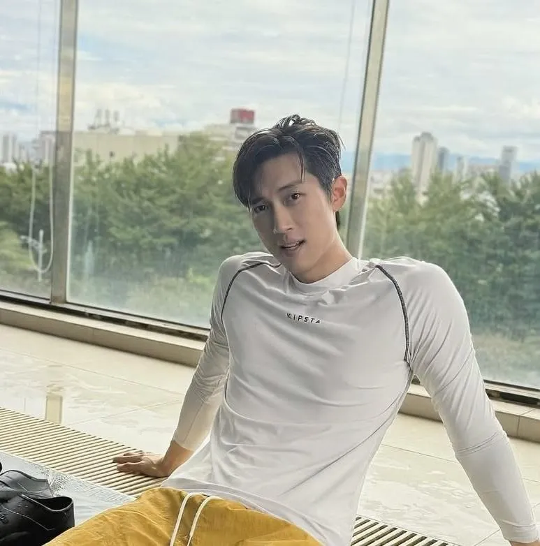 粿王戀後罕曝近況...范姜彥豐秀冰塊腹肌！嘆：面對現實修補自我