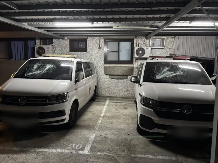 影/報復「生意被搶」恆春葬儀社砸2救護車洩憤　1人落網