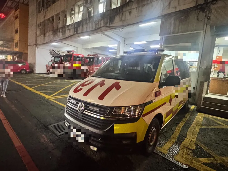 新北鶯歌爆「肢體分離噩耗」！物流車司機慘遭撞斷腿命危