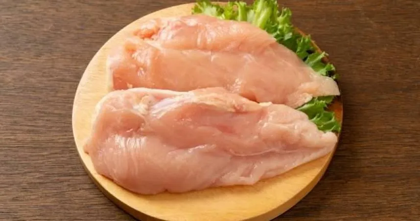 健身減脂狂吃雞胸肉　醫揭油脂過少恐嚴重便祕