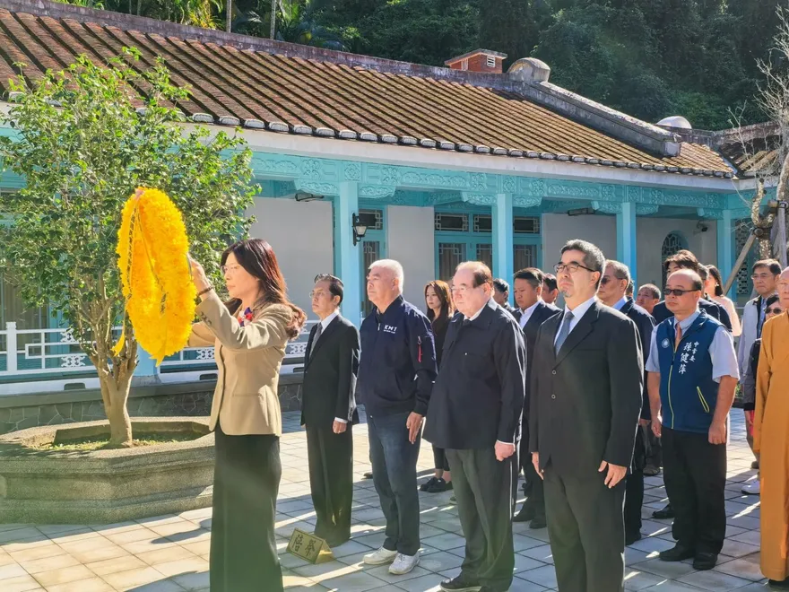 黨慶謁陵兩蔣　鄭麗文盼：讓國民黨繼續捍衛中華民國