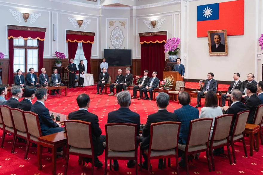 賴清德：春節連假9天盼醫院診所加開診　加成補助30%至100%