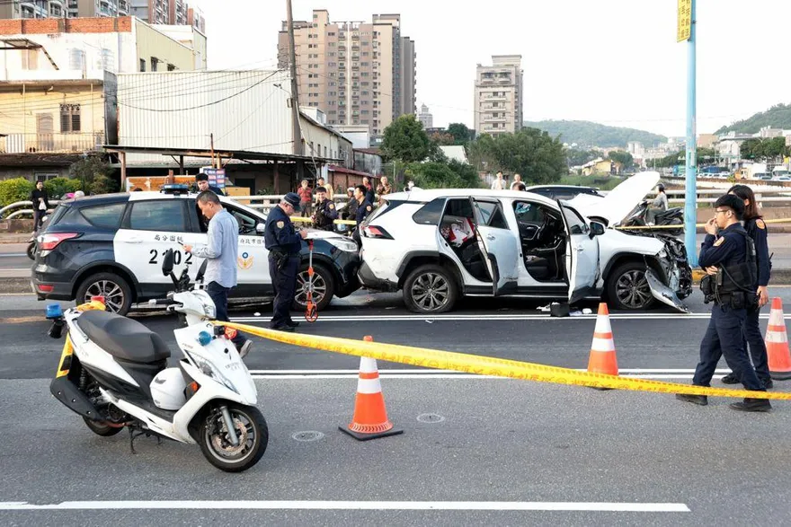 警匪追逐戰！龜山46歲女毒犯拒檢撞警車　輪胎遭射擊被捕