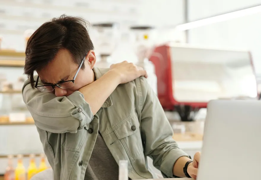 陸H3N2流感快速升溫！5至14歲重災區　病毒新分支引關注