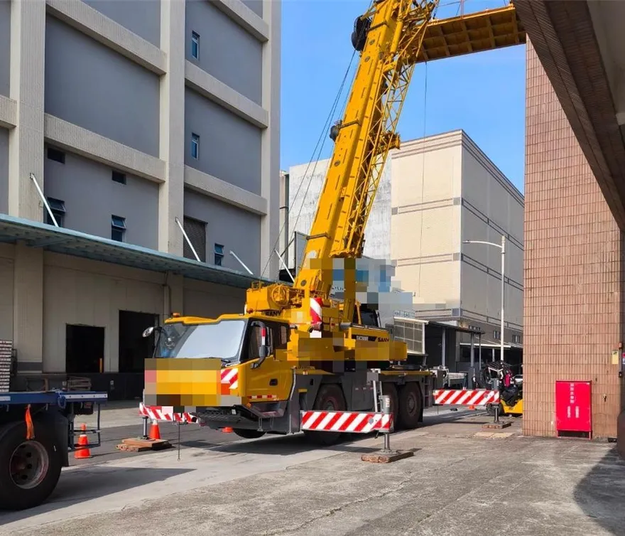 影/前鎮海霸王工安意外　35歲工人「連同堆高機」5樓高摔死