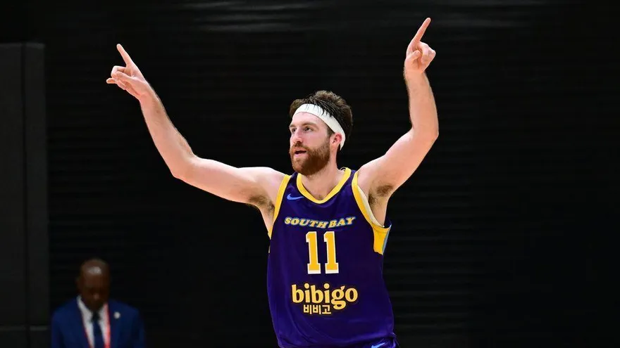 NBA/先發中鋒艾頓受傷！湖人再裁216公分長人　改簽白人前鋒