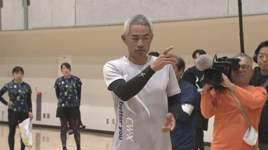 52歲朗神練到肌肉拉傷！無法示範跑壘竟向高中生道歉